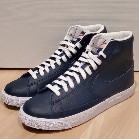 dark blue nike shoes womens